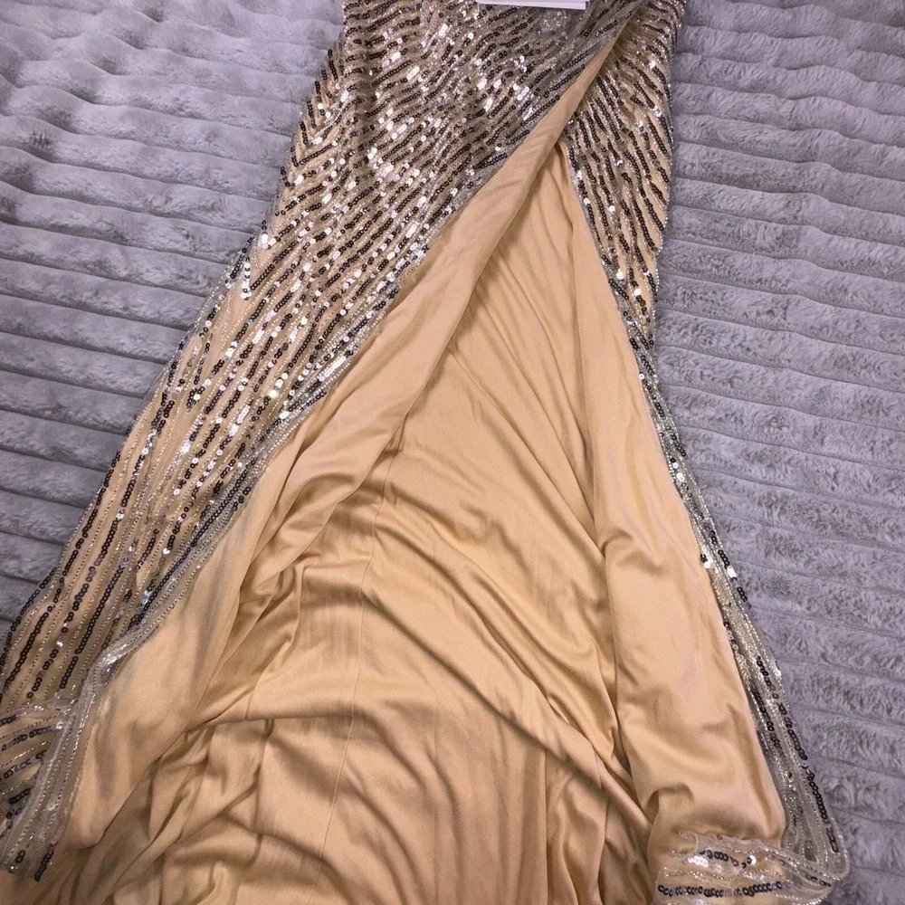 Mac Duggal Gown Womens 2 Gold Sequin Embellished Faux Wrap Surplice Neck‎ Dress